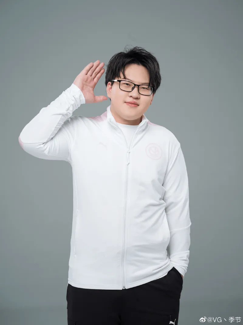 季节发文：就算仇人见到我错过了高铁，也该释怀了吧！